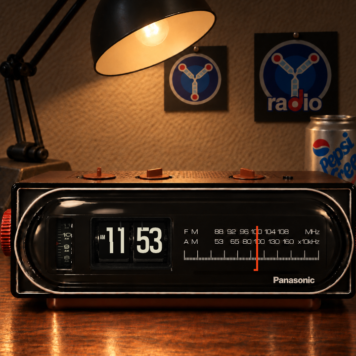 Night artwork preview of the classic radio beside a glowing lamp